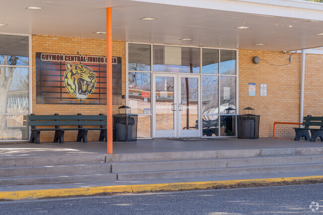 Guymon Junior High School is a quality school located in Guymon area.