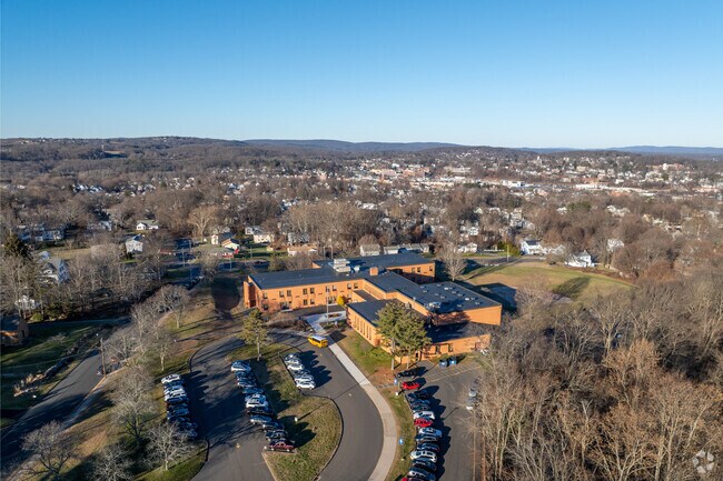 At South Side School, the student-teacher ratio is 15:1.