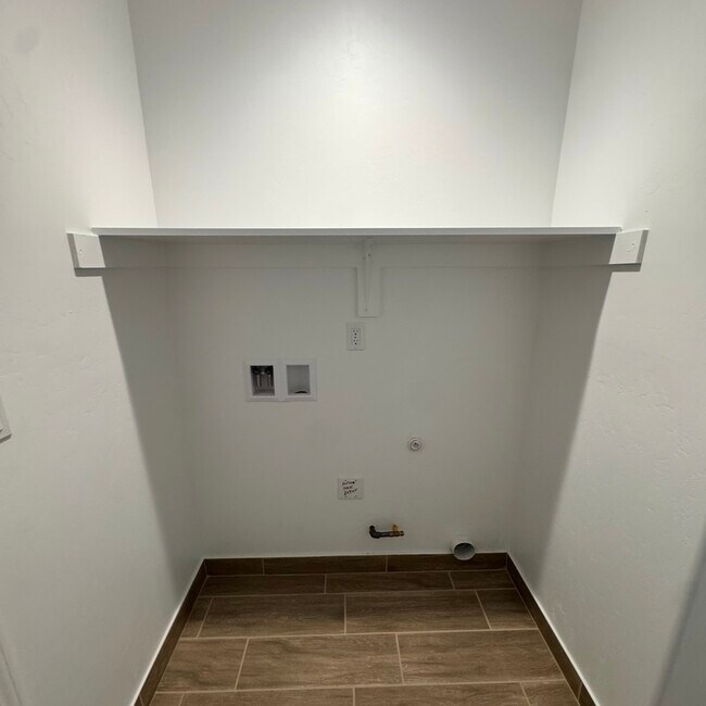 1128 Jefferson St, Bakersfield, CA 93305 - photo 6