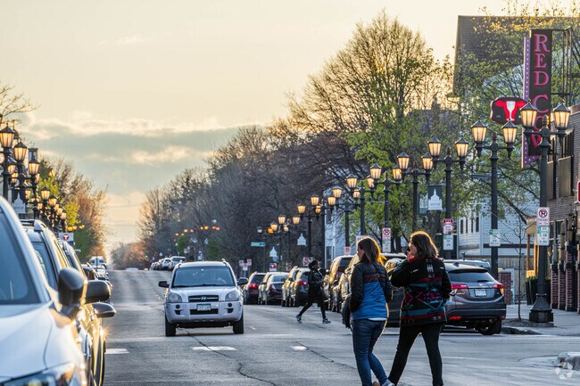 The Cathedral Hill Business District is home to many restaurants on Selby Avenue.