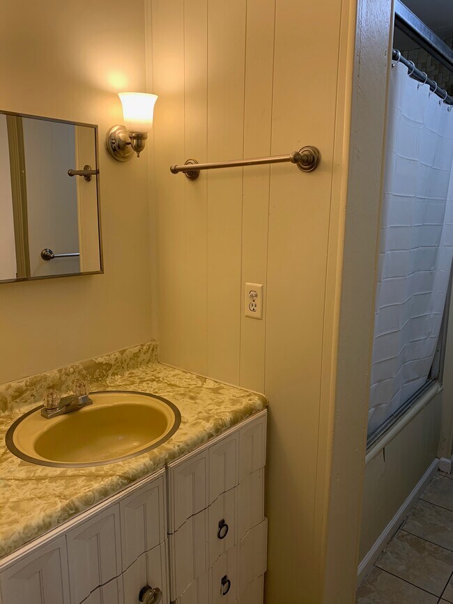 2325 Ohio Ave unit 2, Cincinnati, OH 45219 - photo 3