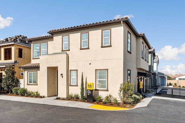 433 Willow Run Ln, Carson, CA 90745 - photo 4