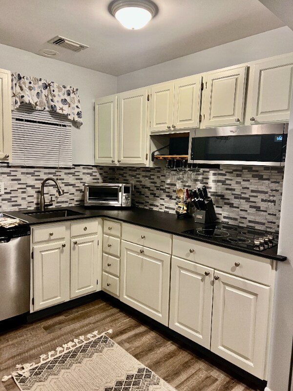 1623 Old Pond Ln, Norwich, CT 06360