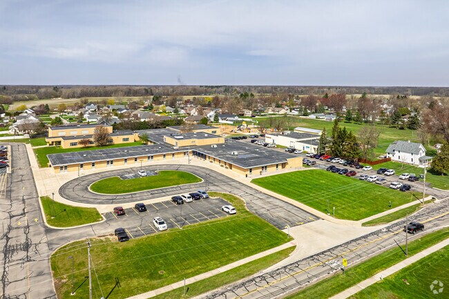 A looping drive makes pickups and drop-offs at North Elementary School easy.