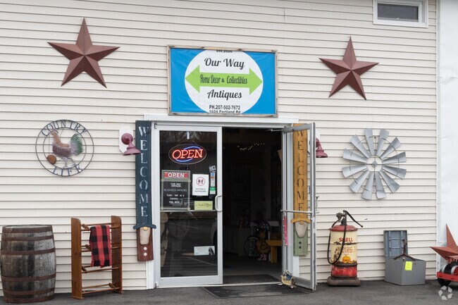 Route 1 hosts antique shops like Antiques USA and Arundel Antique Village.