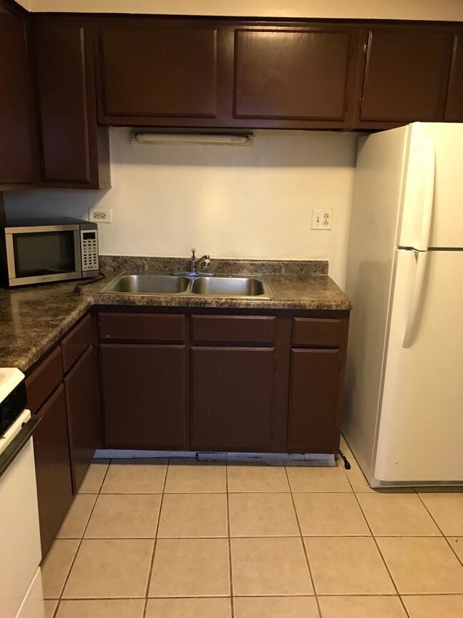 827 College Blvd unit 101, Addison, IL 60101 - photo 3