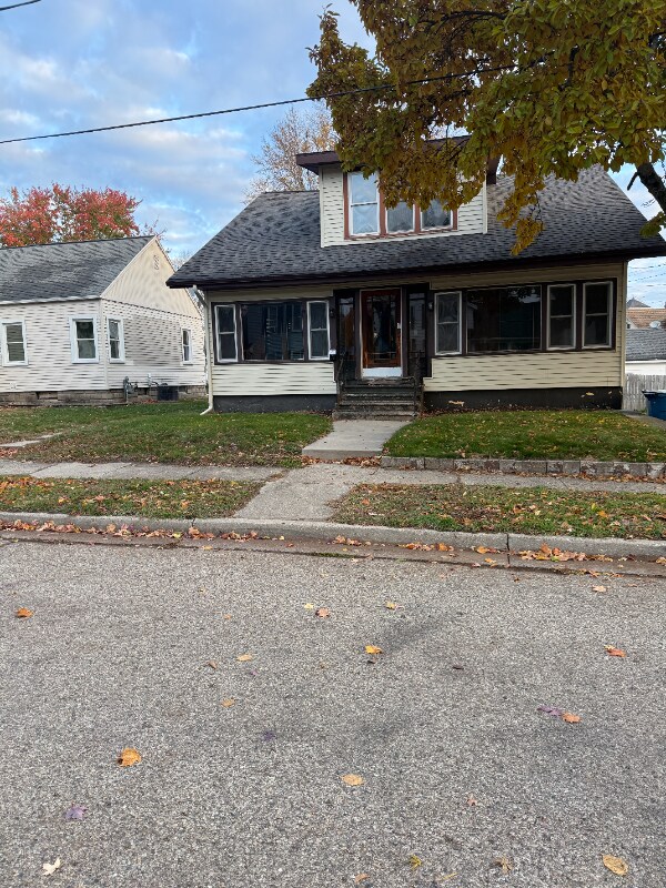 253 Lincoln St Unit 1, Coopersville, MI 49404