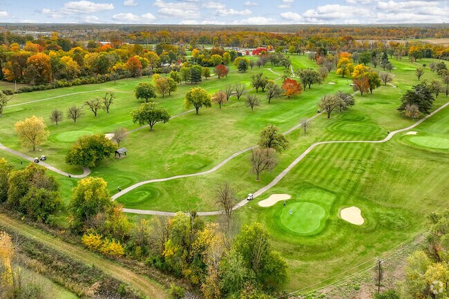 The Donald Ross Golf Club is located south of the Hillcrest neighborhood.