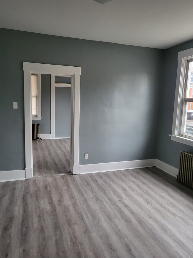 653 Duss Ave unit Front One, Ambridge, PA 15003 - photo 3