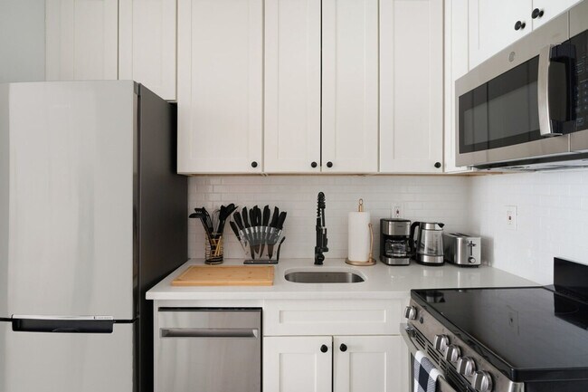 242 E 75th St unit FL2-ID1022037P, New York, NY 10021 - photo 6