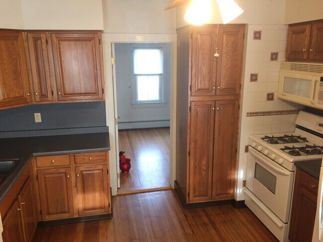 97 Mawney St unit 2, East Greenwich, RI 02818 - photo 4