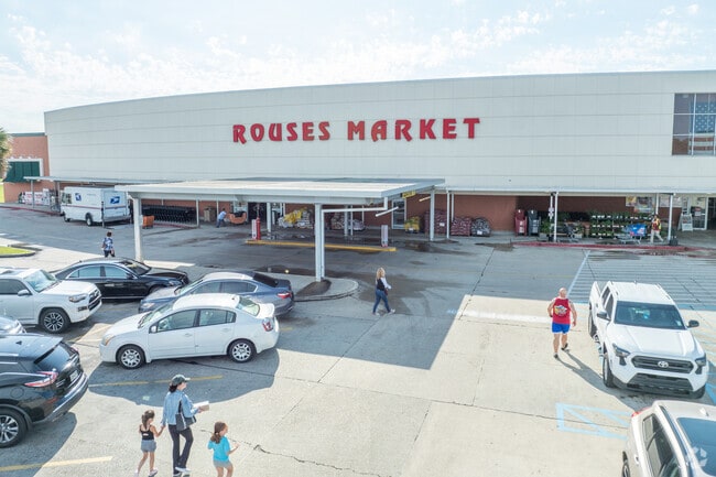 Rouses Market in Summerfield Place offers market fresh produce and groceries.