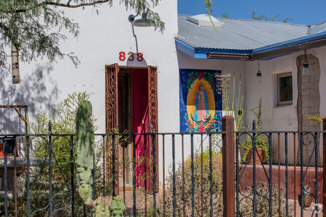 Gated porches with Mexican decor and nods to heritage are prominent in Barrio Santa Rosa.
