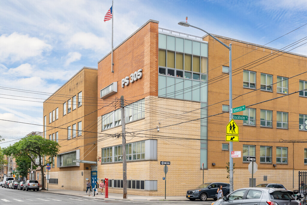 Full exterior of Learners And Leaders from Seneca Ave.