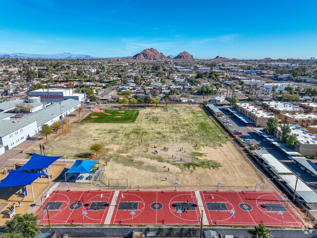 Phoenix's Griffith Elementary School fosters a supportive and dynamic learning environment.
