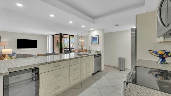 450 Egret Cir unit 450 Egret Circle 920, Delray Beach, FL 33444 - photo 2