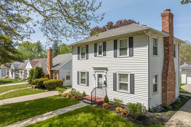 Colonial and traditional-style homes in the Old Everett neighborhood.