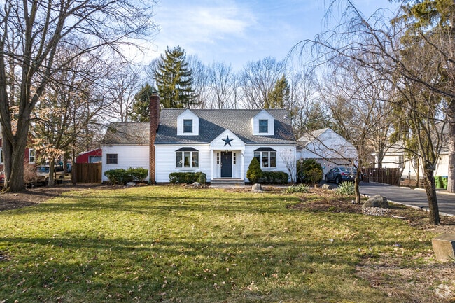 Cape Cod and ranch houses share a large front yard in Edison, NJ.