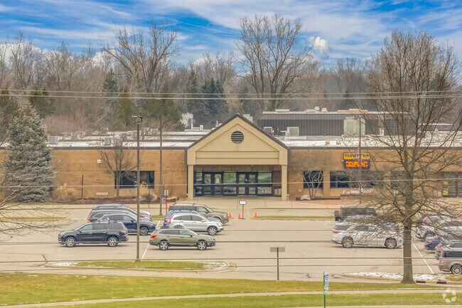 Hiawatha Elementary School, Front Entrance