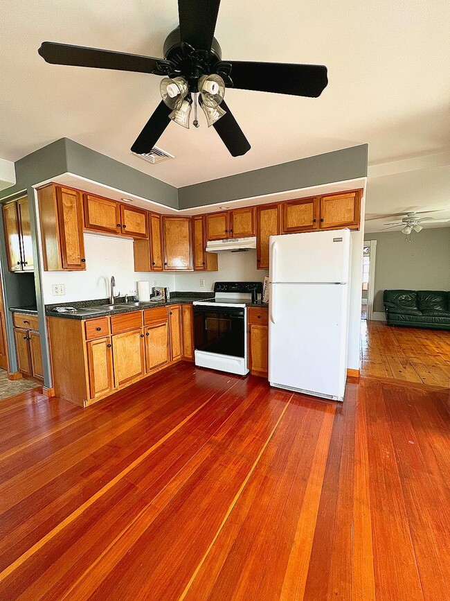 148 Lafayette St, Manchester, NH 03102