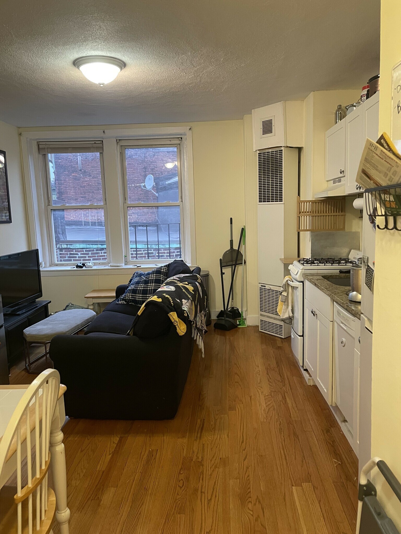 137 Endicott St unit 4, Boston, MA 02113 - photo 1