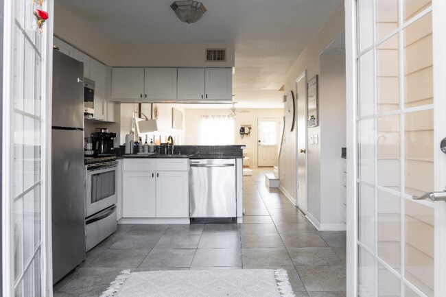 3312 W Wyoming Cir, Tampa, FL 33611 - photo 6