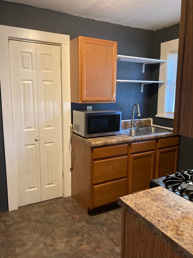 501 W Columbia Terrace unit 3, Peoria, IL 61606 - photo 7