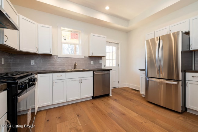 426 E Oak St, Louisville, KY 40203 - photo 5