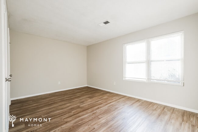 1127 Mainstreet Valley Dr, Stone Mountain, GA 30088 - photo 7