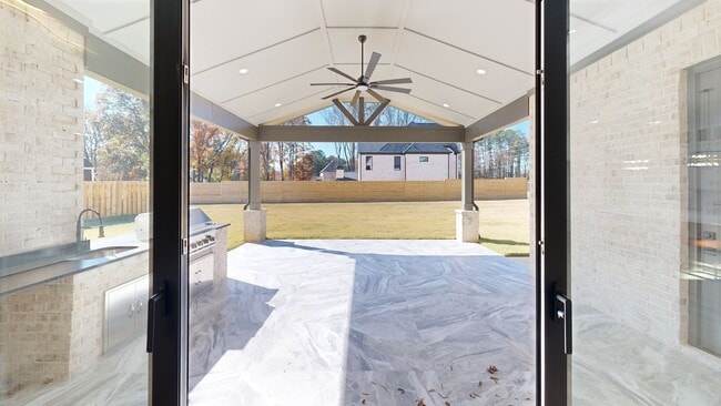 1090 Larosa Dr, Lawrenceville, GA 30043 - photo 2