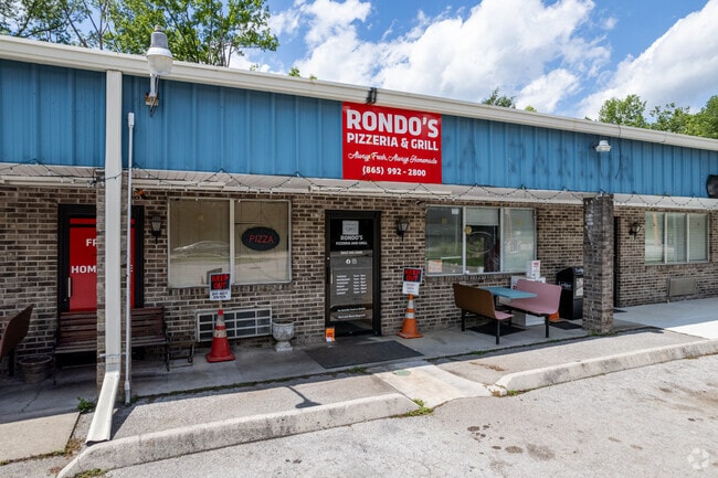 Rondo's Pizzeria & Grill offers everything from ribeye steaks to pizza in Plainview.