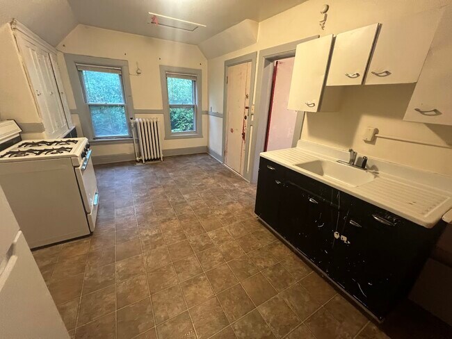 221 N Livingston St unit 3, Madison, WI 53703 - photo 7