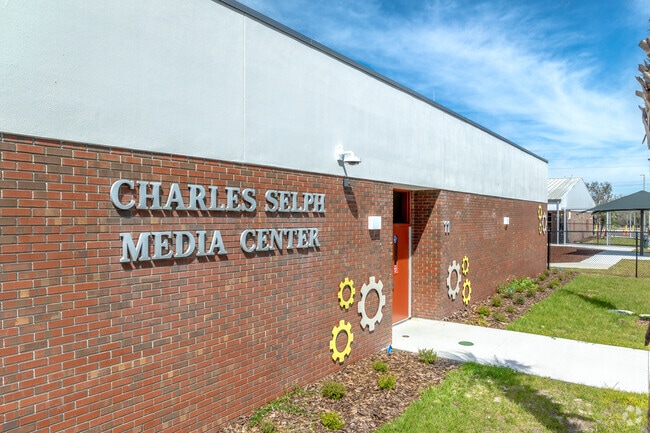 With an 18:1 student teacher ratio students at Garner Elementary enjoy a great learning space.