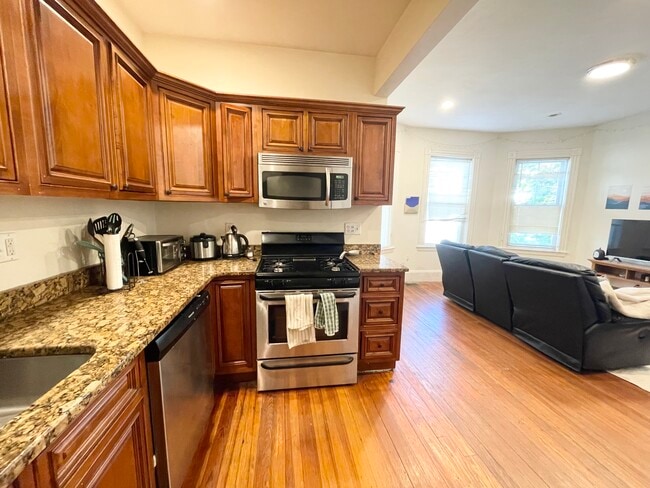 112 Hillside St unit 3, Roxbury Crossing, MA 02120 - photo 6