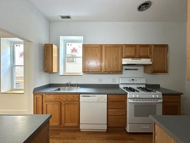 1358 N Bosworth Ave unit G04C, Chicago, IL 60642 - photo 3