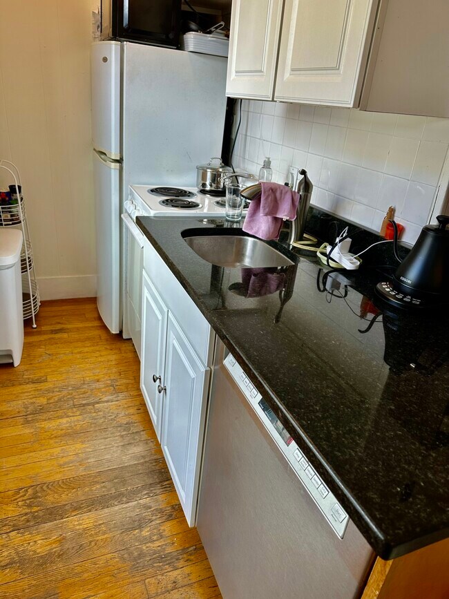 108 Myrtle St unit 10, Boston, MA 02114 - photo 5