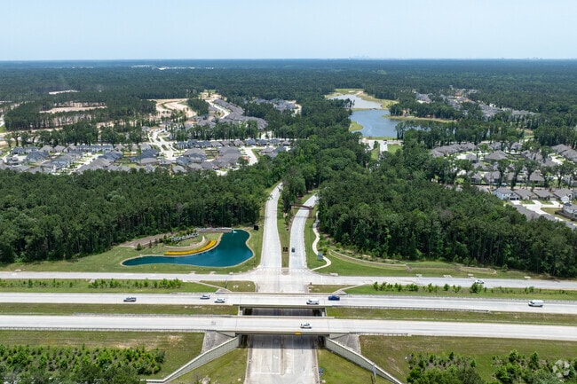 The Highlands in conveniently located near Highway 99, with access to great shopping nearby.