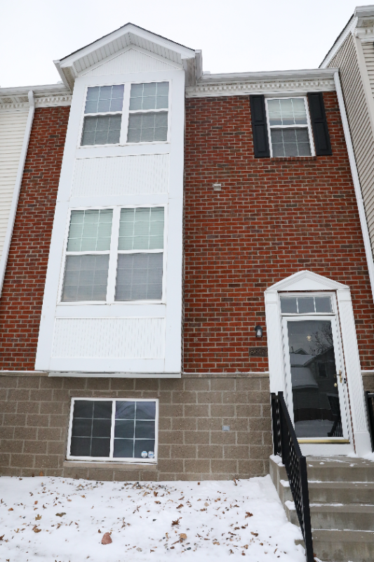 8017 Stratford Cir S, Shakopee, MN 55379