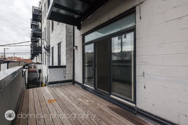 2307 W Wolfram St unit 214, Chicago, IL 60618 - photo 3