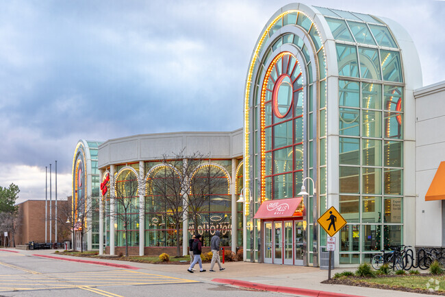The River Hills Mall is close by for residents to find a wide variety of shops in Mankato.