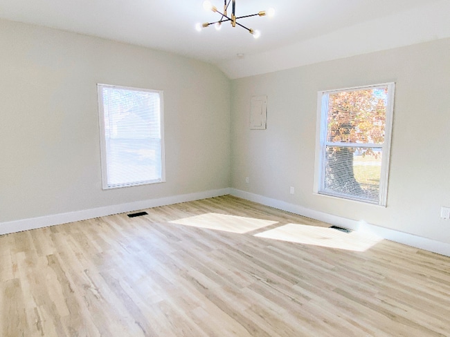 829 W Elm St, Springfield, MO 65806 - photo 2