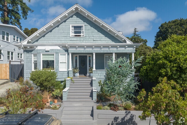 Brightly painted craftsman homes line the streets of Lynn in Oakland.