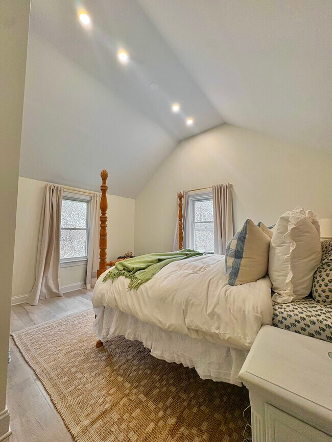 251 E Rutland Rd, Milford, CT 06461 - photo 4