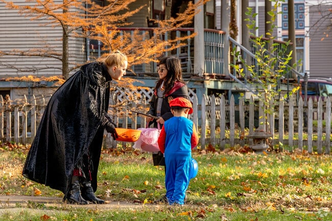 Seasonal events are held year round throughout Downtown Elgin.