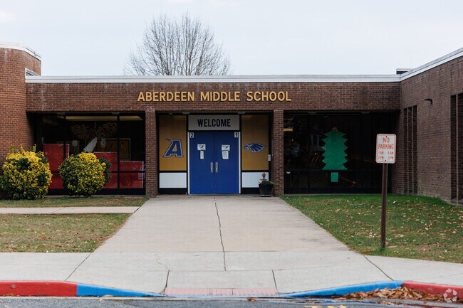 As of 2022, Aberdeen Middle School had an enrollment of 1,086 and a capacity of 1,624 students.