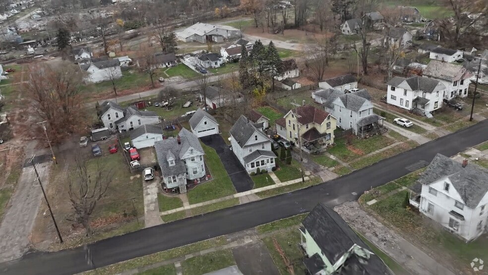 914 W 50th St, Ashtabula, OH 44004 - photo 2