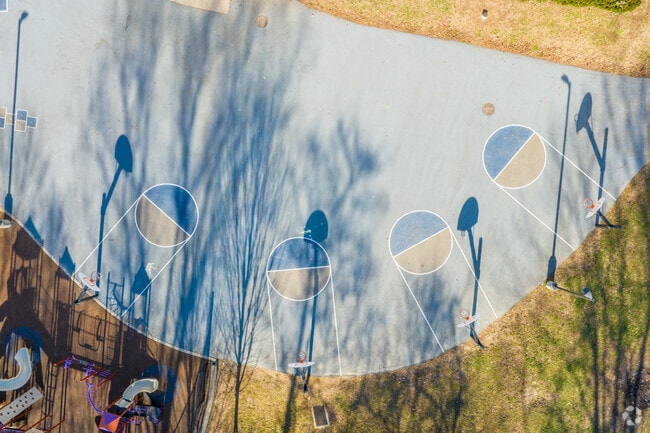 Children can attend Wyncote Elementary.