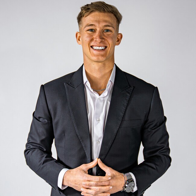 Agent Photo