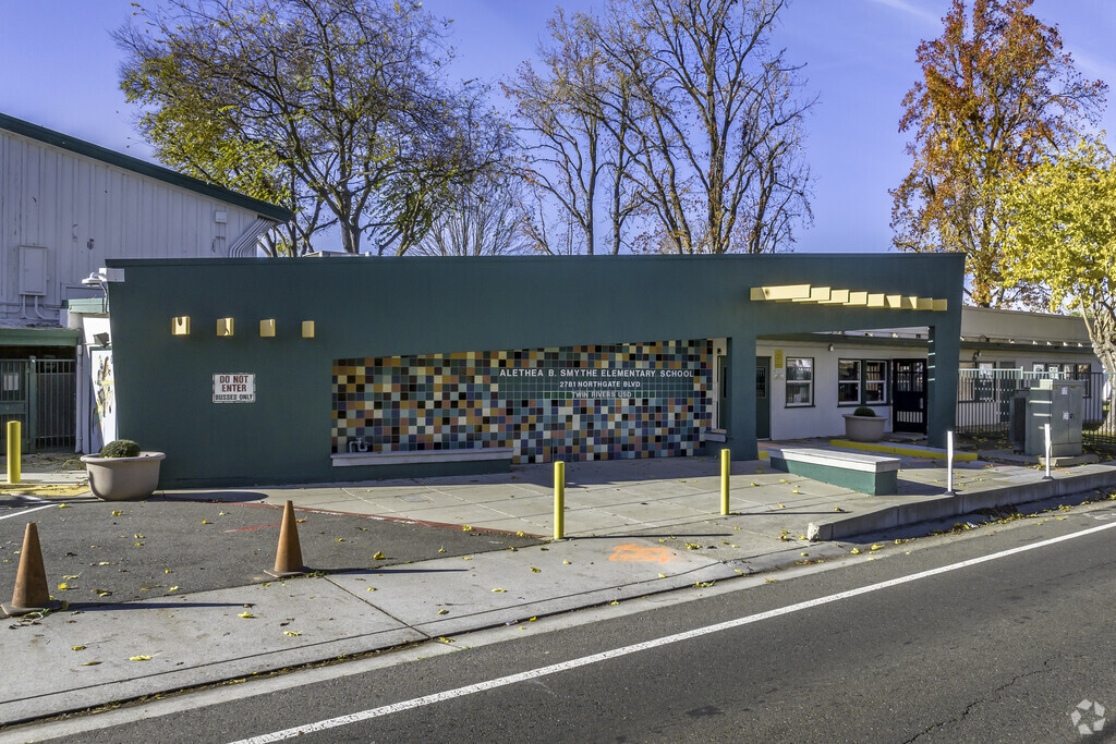 Smythe Academy of Arts & Sciences offers exceptional educational options.