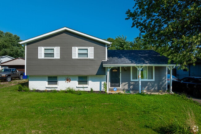 There are a few split-level homes in Indian Heights.